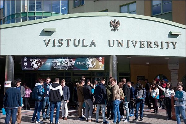 Vistula University logo